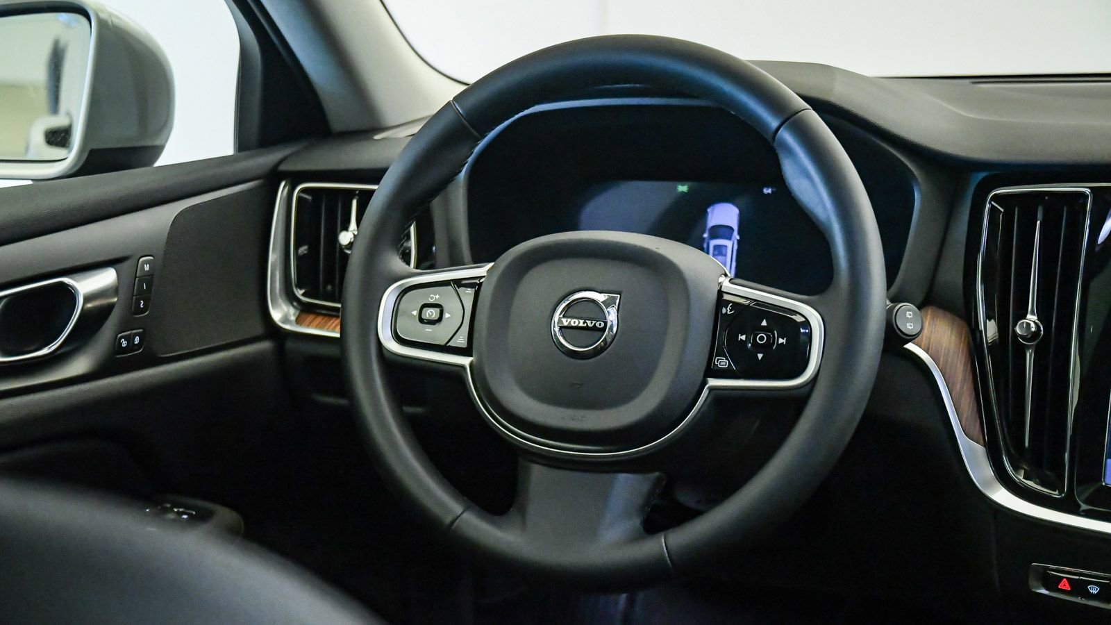 Certified 2025 Volvo V60 B5 Cross Country Plus image 13