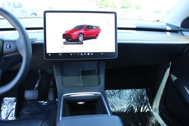Used 2024 Tesla Model Y Long Range AWD/4WD image 12