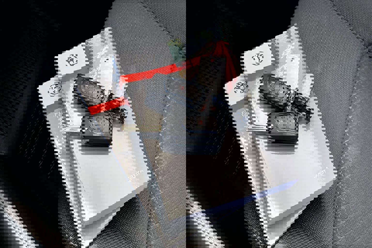 Used 2021 Toyota C-HR LE image 14