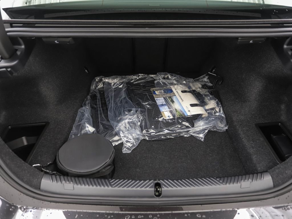 Used 2026 BMW 530i xDrive w/ Premium Package image 24