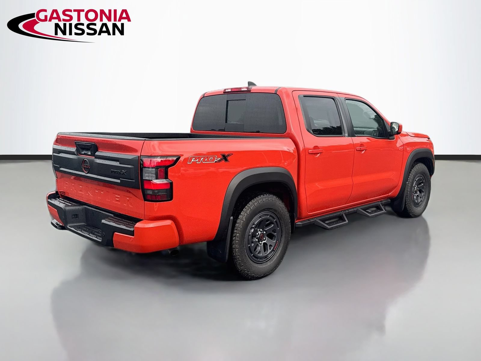 Used 2025 Nissan Frontier Pro-X RWD image 9