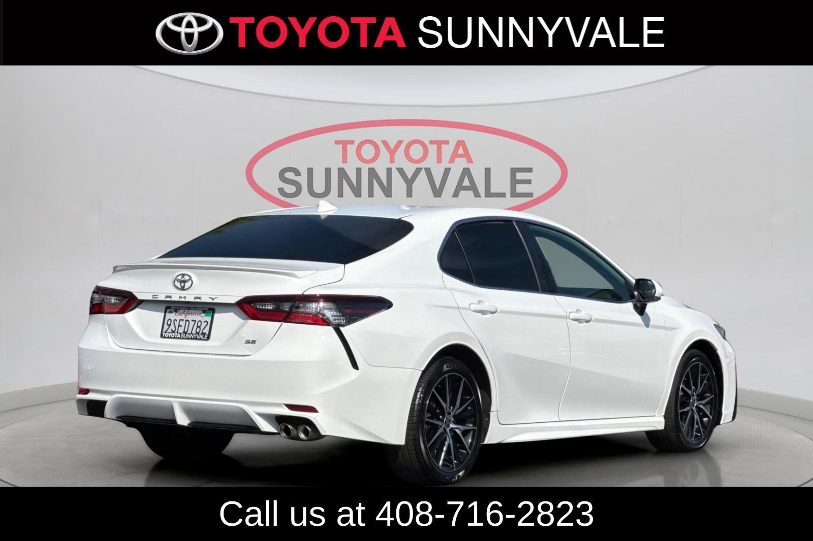 Used 2023 Toyota Camry SE FWD image 3