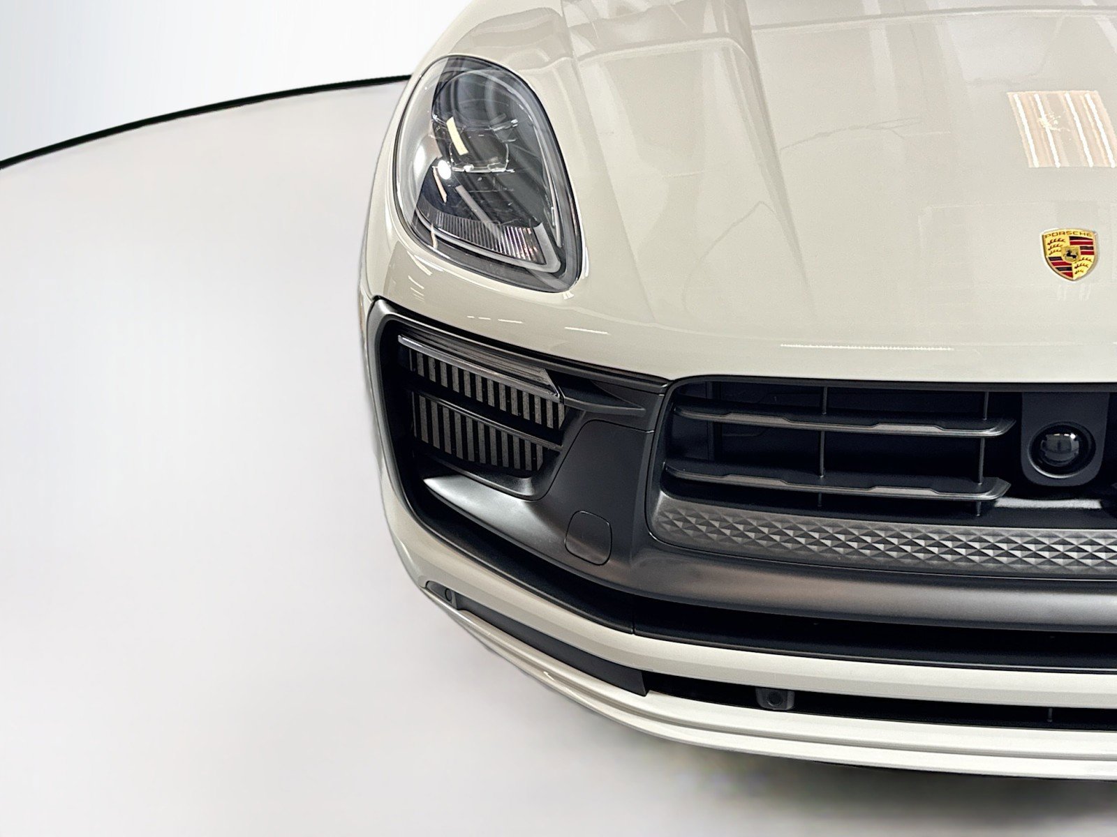 Certified 2023 Porsche Macan GTS image 28