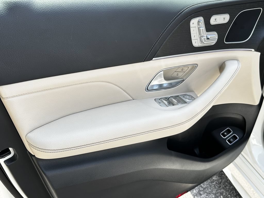 Certified 2025 Mercedes-Benz GLE 450e 4MATIC image 11