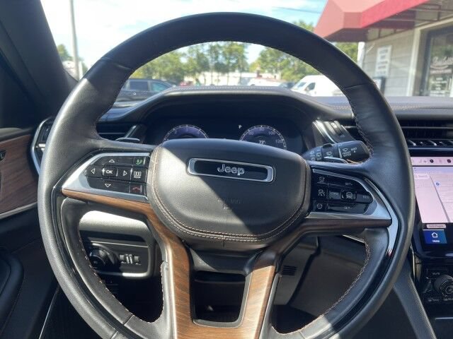 Used 2025 Jeep Grand Cherokee Summit w/ Obsidian Package AWD/4WD image 19