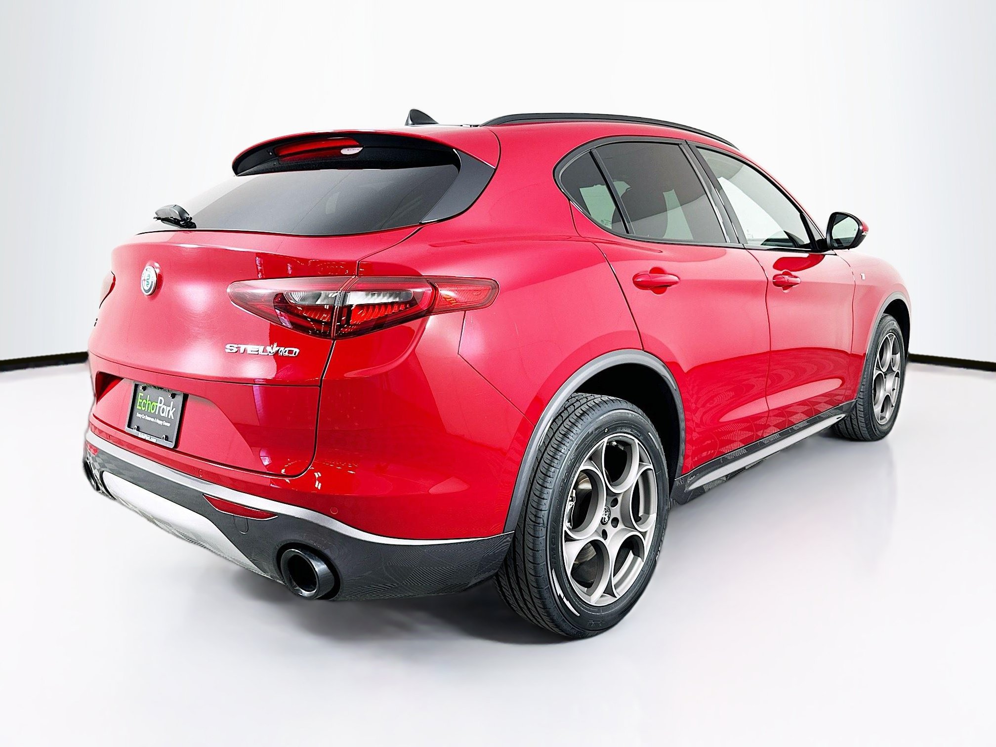 Used 2023 Alfa Romeo Stelvio Ti AWD/4WD image 9