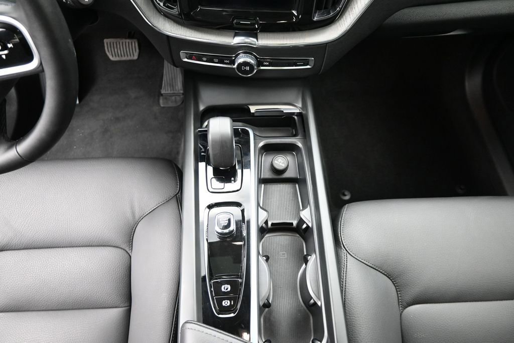 Used 2025 Volvo XC60 B5 Plus w/ Climate Package AWD/4WD image 16