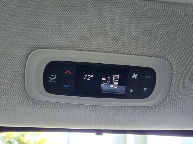 Used 2024 Chrysler Pacifica Touring-L FWD image 30