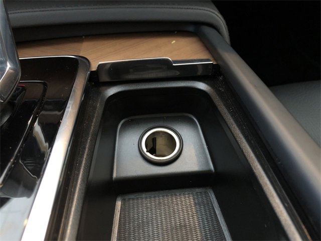 Used 2025 Volvo XC90 B6 Plus image 32