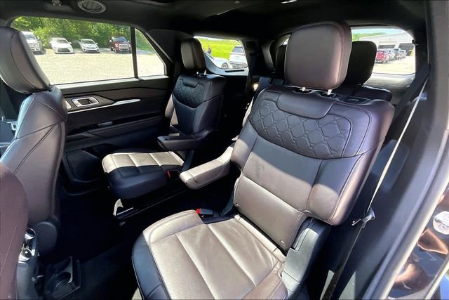 Used 2025 Ford Explorer Platinum w/ LUX Leather Package AWD/4WD image 26