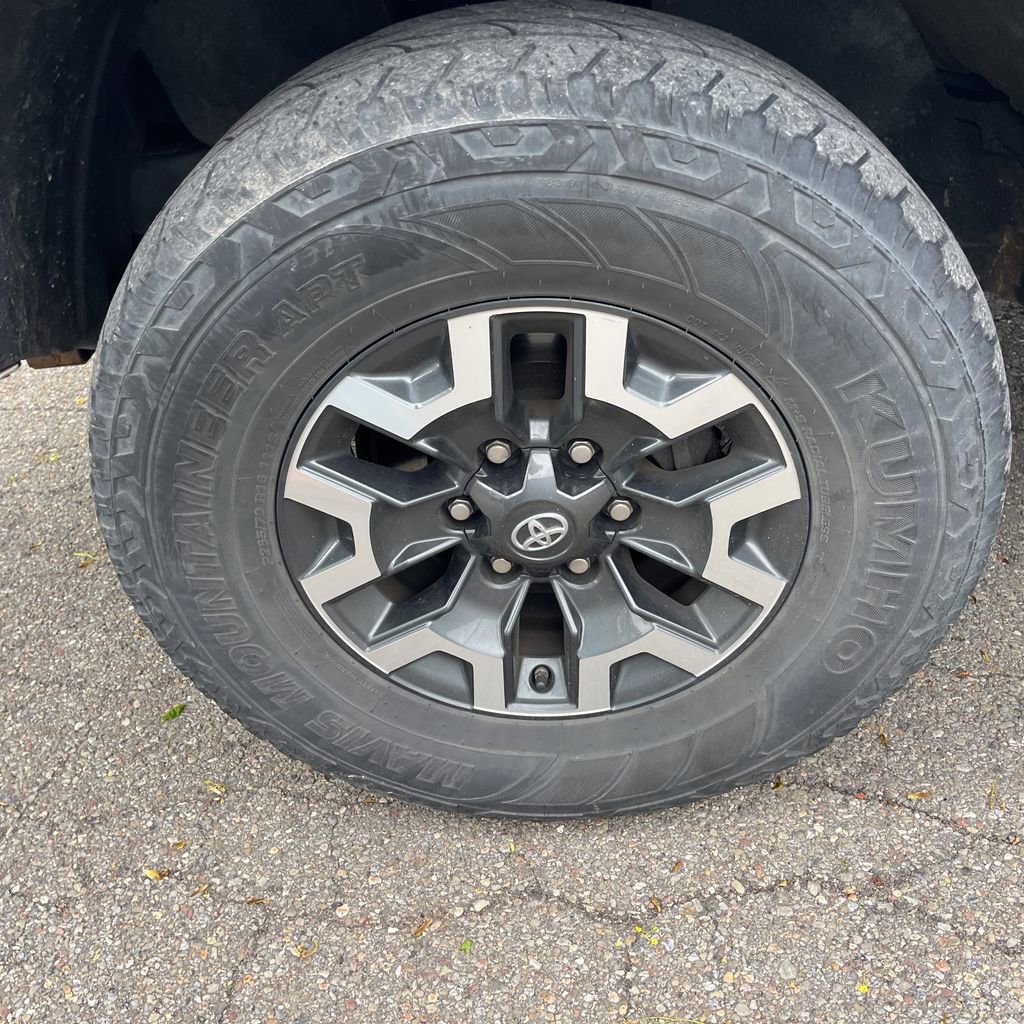 Used 2018 Toyota Tacoma TRD Off-Road AWD/4WD image 10