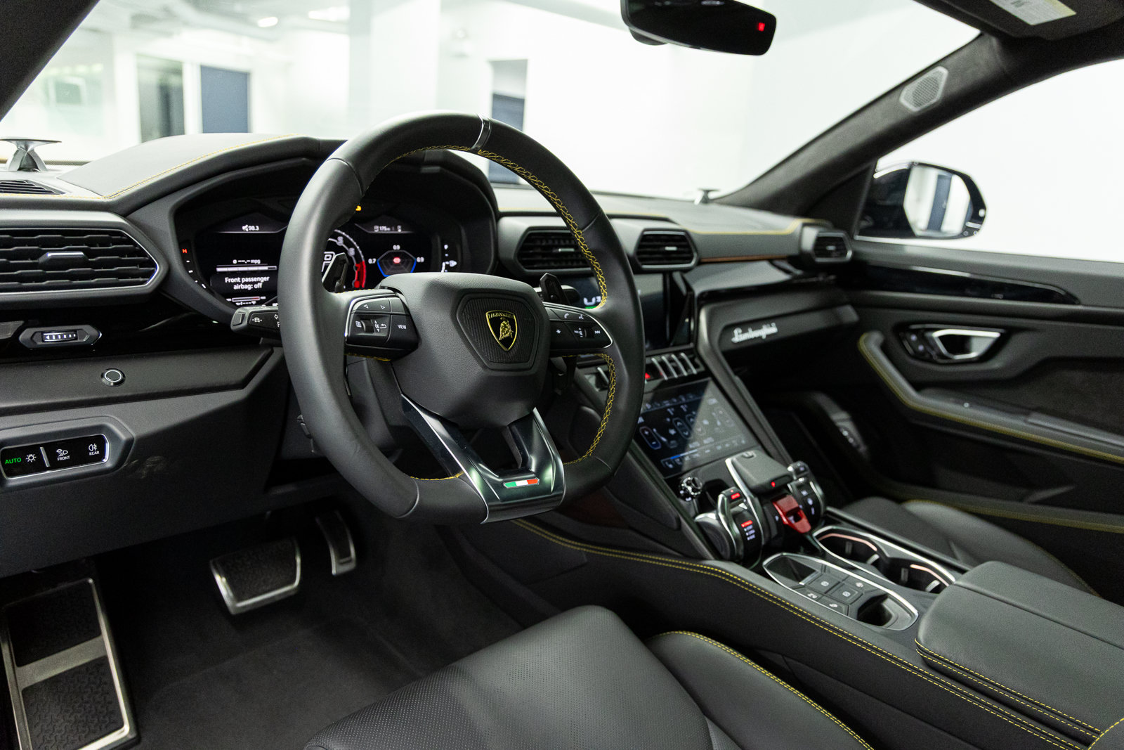 Used 2024 Lamborghini Urus S AWD/4WD image 27