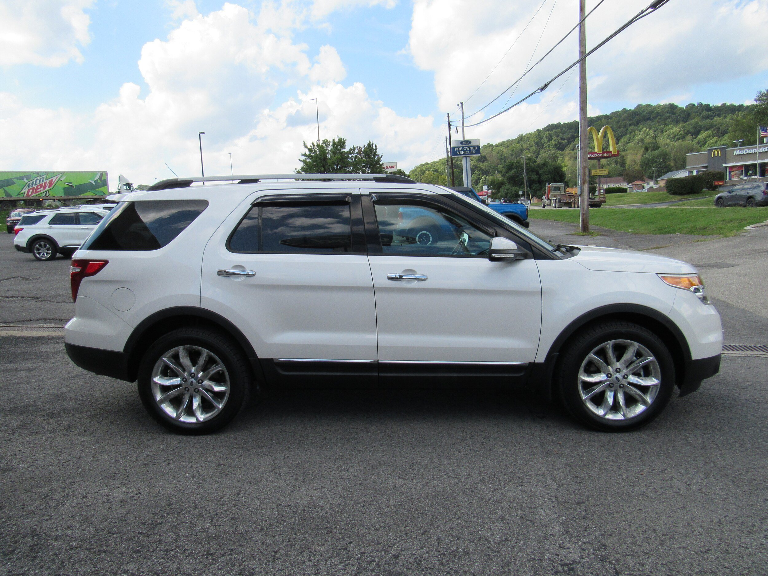 Used 2015 Ford Explorer Limited w/ Equipment Group 301A AWD/4WD image 4