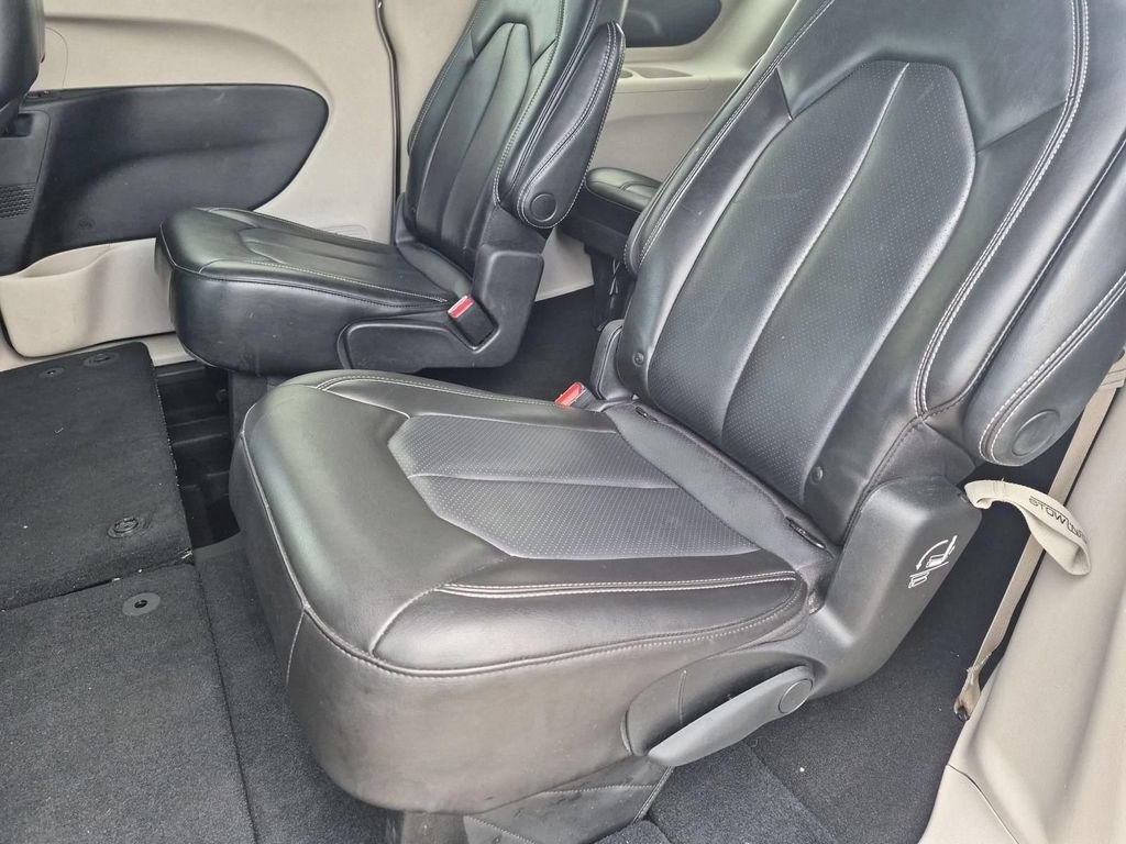 Used 2023 Chrysler Pacifica Touring-L FWD image 25