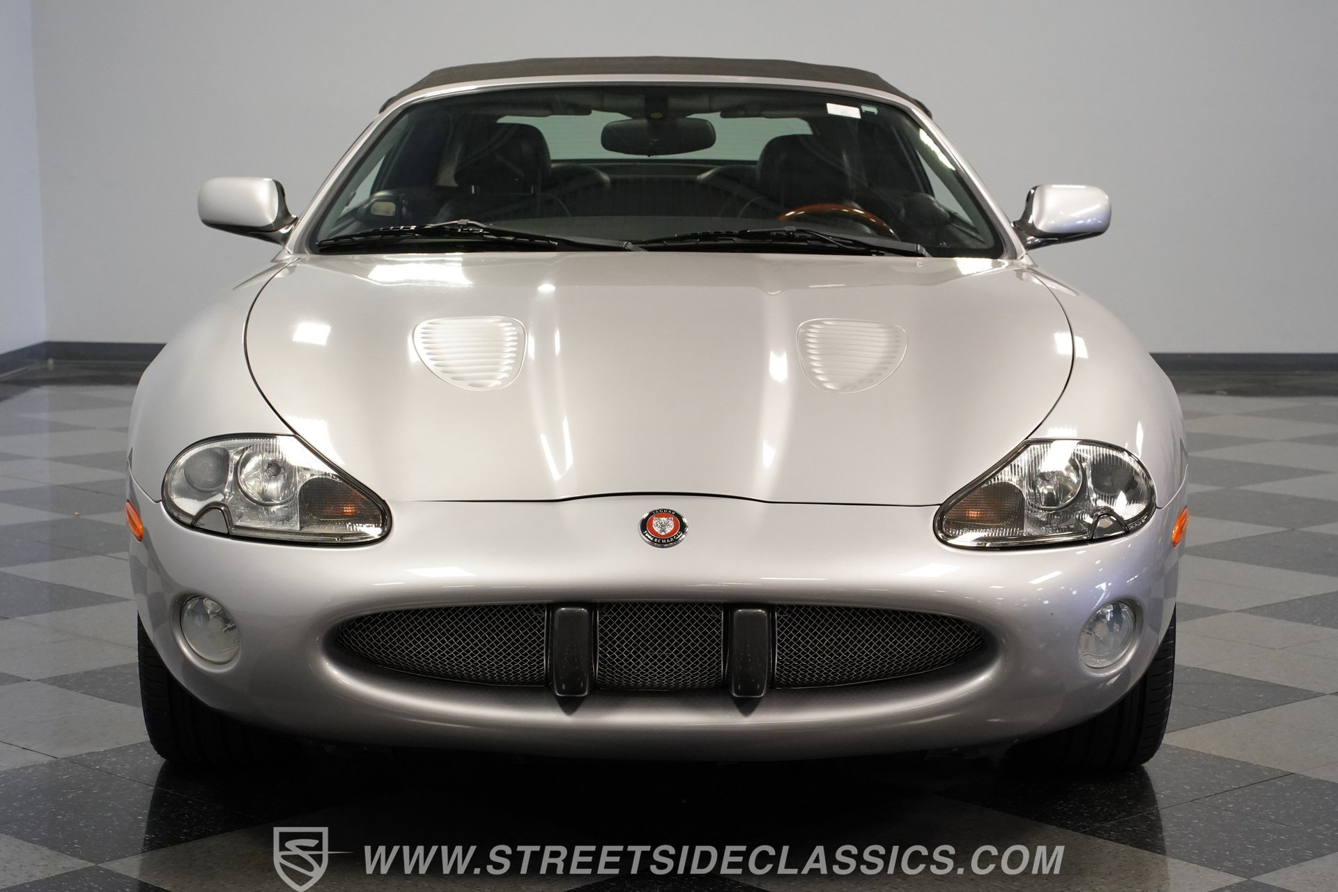 Used 2001 Jaguar XK8 Convertible image 17