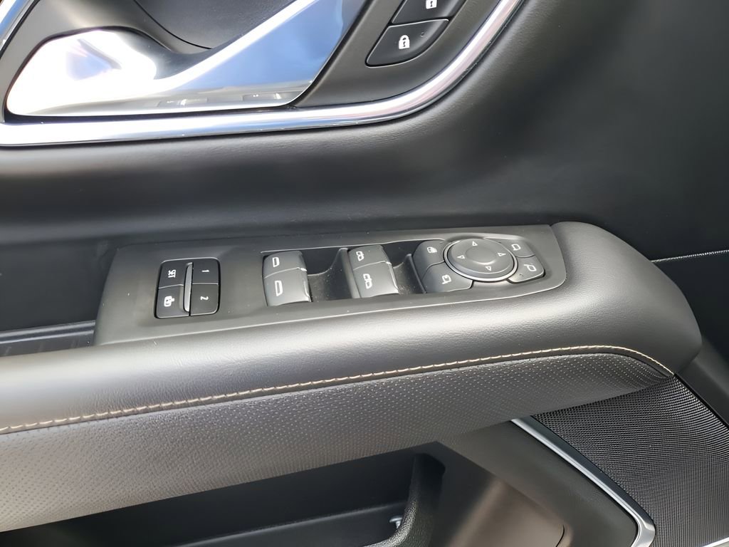 Used 2023 Chevrolet Suburban Premier image 28