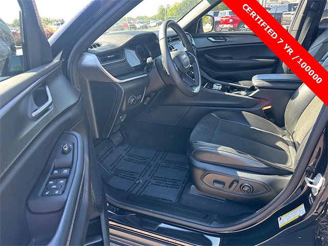 Used 2023 Jeep Grand Cherokee L Altitude image 11