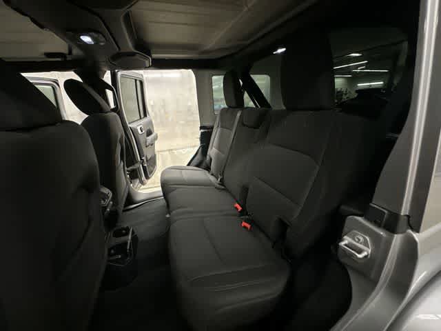Used 2018 Jeep Wrangler Unlimited Sahara AWD/4WD image 18