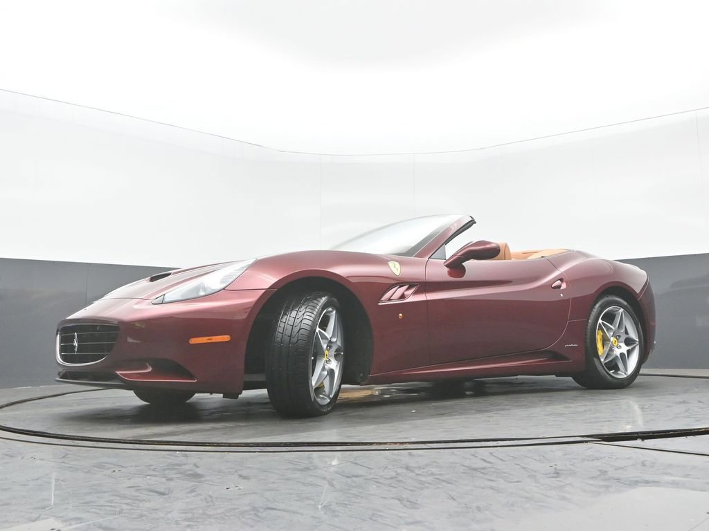 Used 2010 Ferrari California RWD image 36