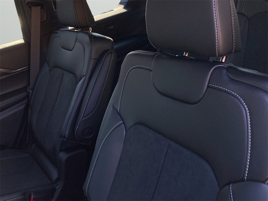 New 2025 Jeep Grand Cherokee L Altitude image 18