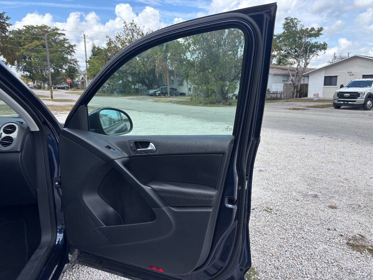 Used 2016 Volkswagen Tiguan S image 19