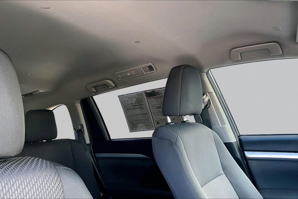 Used 2019 Toyota Highlander LE image 26