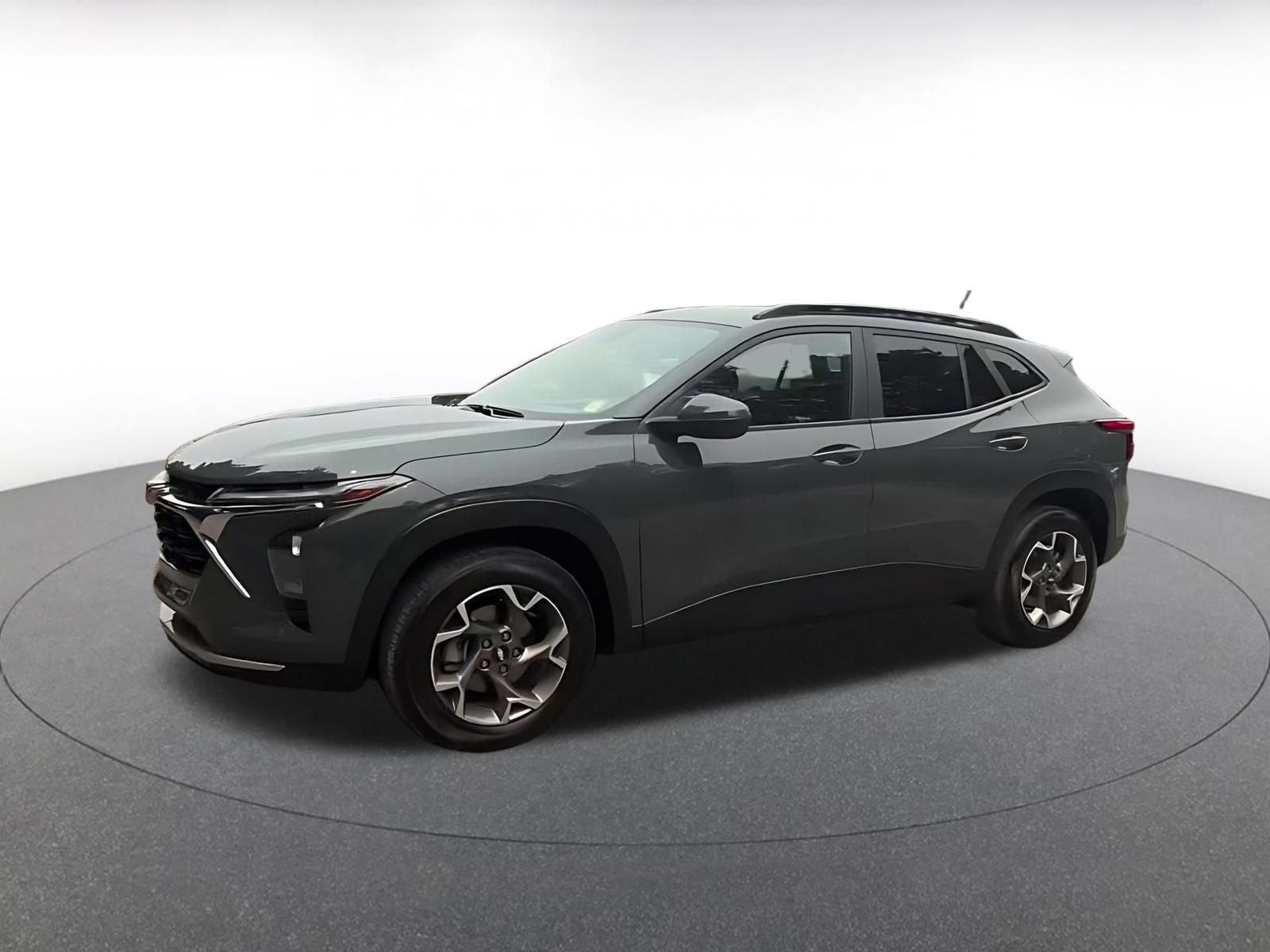 Used 2025 Chevrolet Trax LT w/ LT Convenience Package FWD image 8