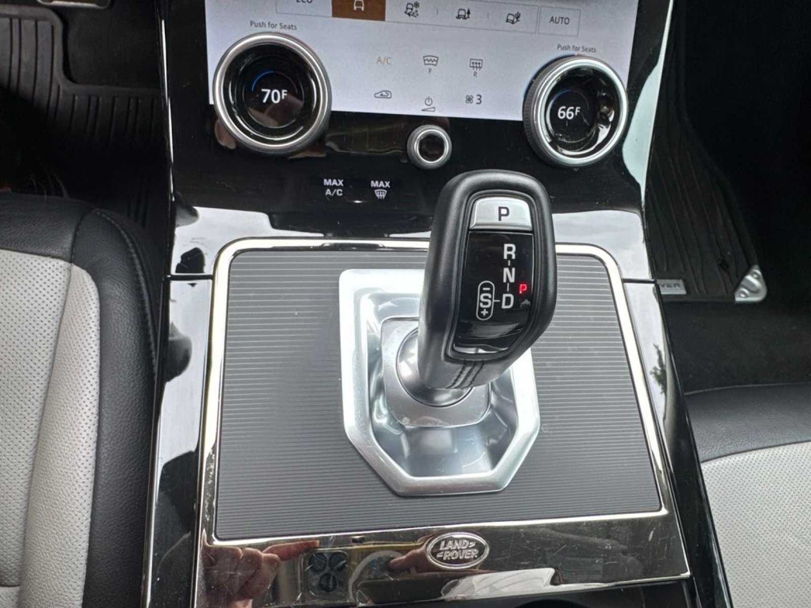 Used 2023 Land Rover Range Rover Evoque R-Dynamic S AWD/4WD image 17