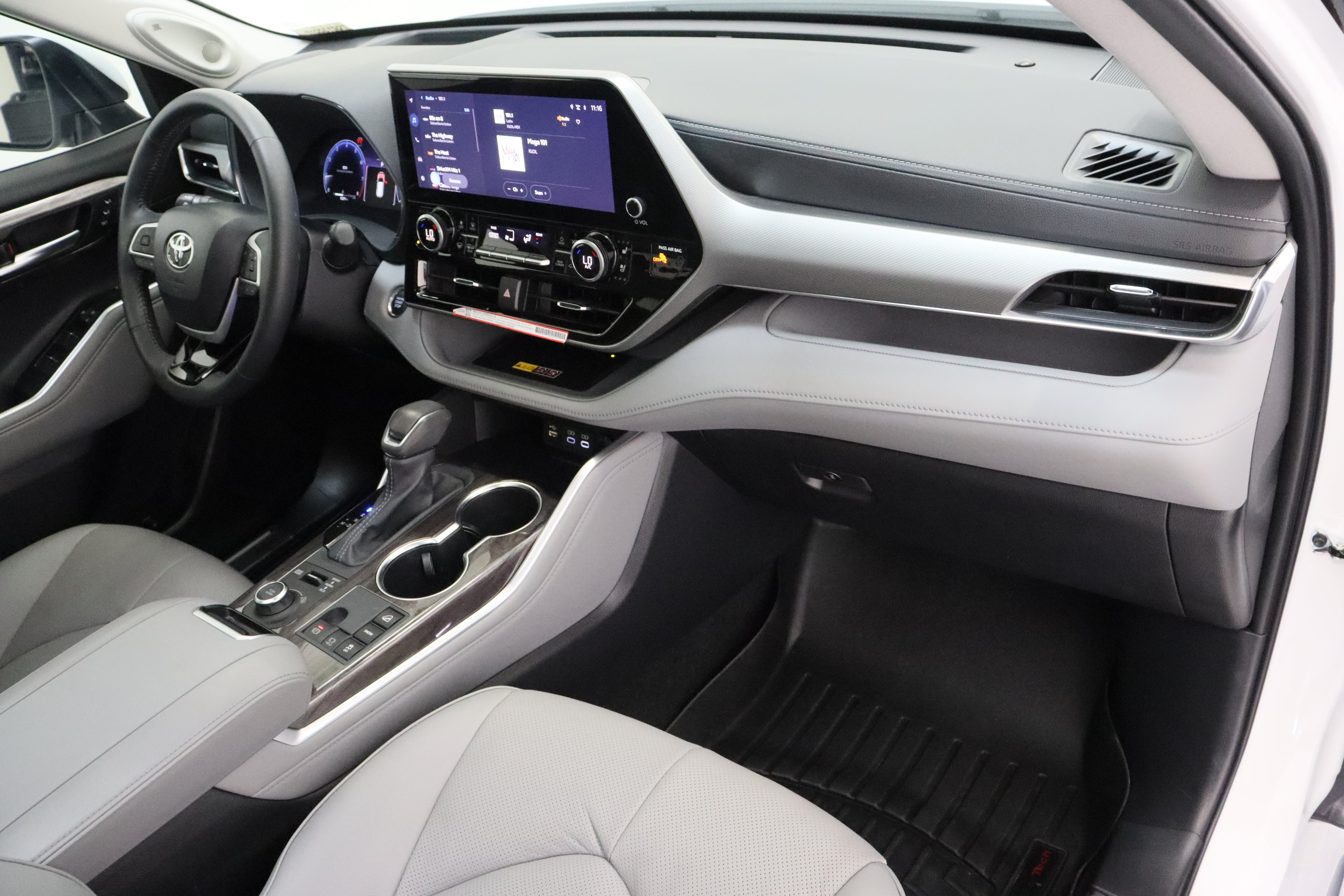 Certified 2026 Toyota Highlander Platinum AWD/4WD image 41
