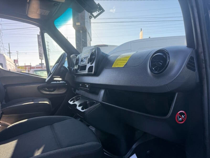 Used 2019 Mercedes-Benz Sprinter 170 image 13
