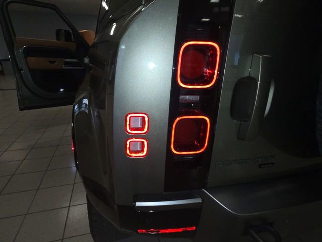 Used 2023 Land Rover Defender 110 X-Dynamic SE image 29