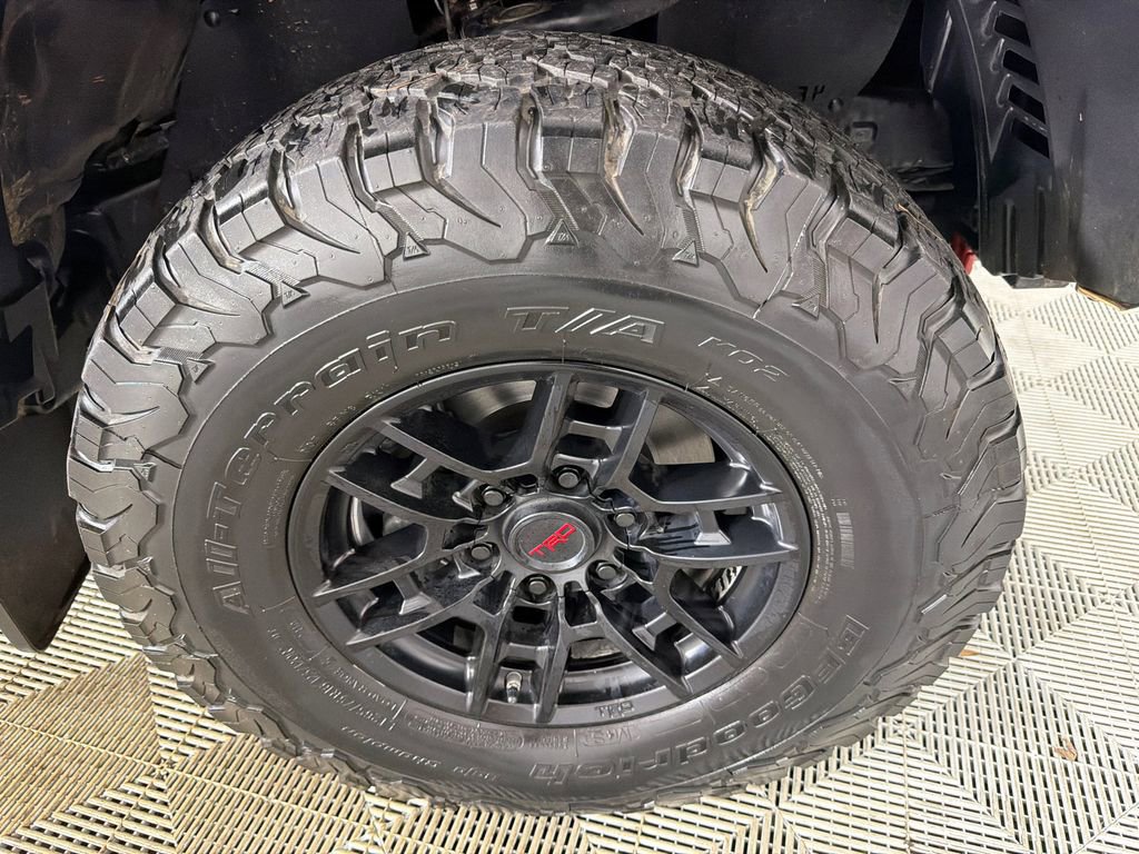 Used 2020 Toyota Tacoma TRD Off-Road w/ Technology Package image 12