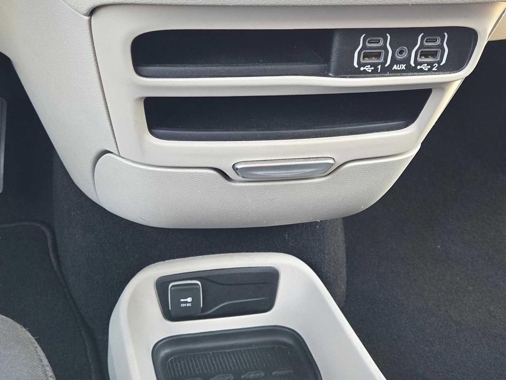 Used 2023 Chrysler Voyager LX FWD image 19