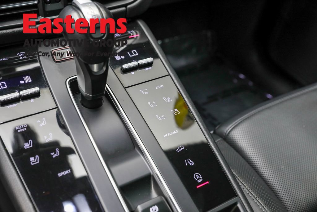 Used 2023 Porsche Macan T image 13