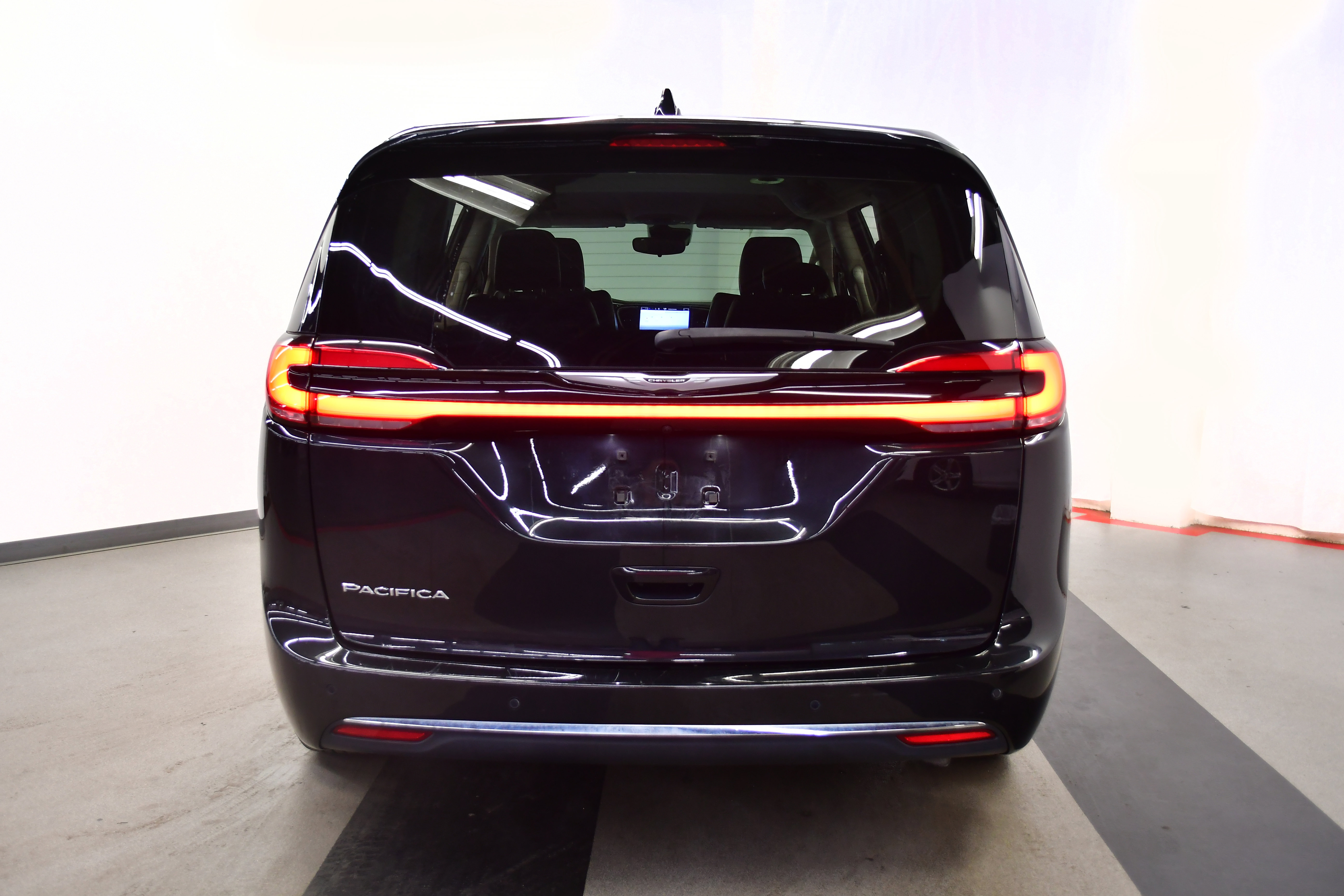 Used 2023 Chrysler Pacifica Touring-L FWD image 37