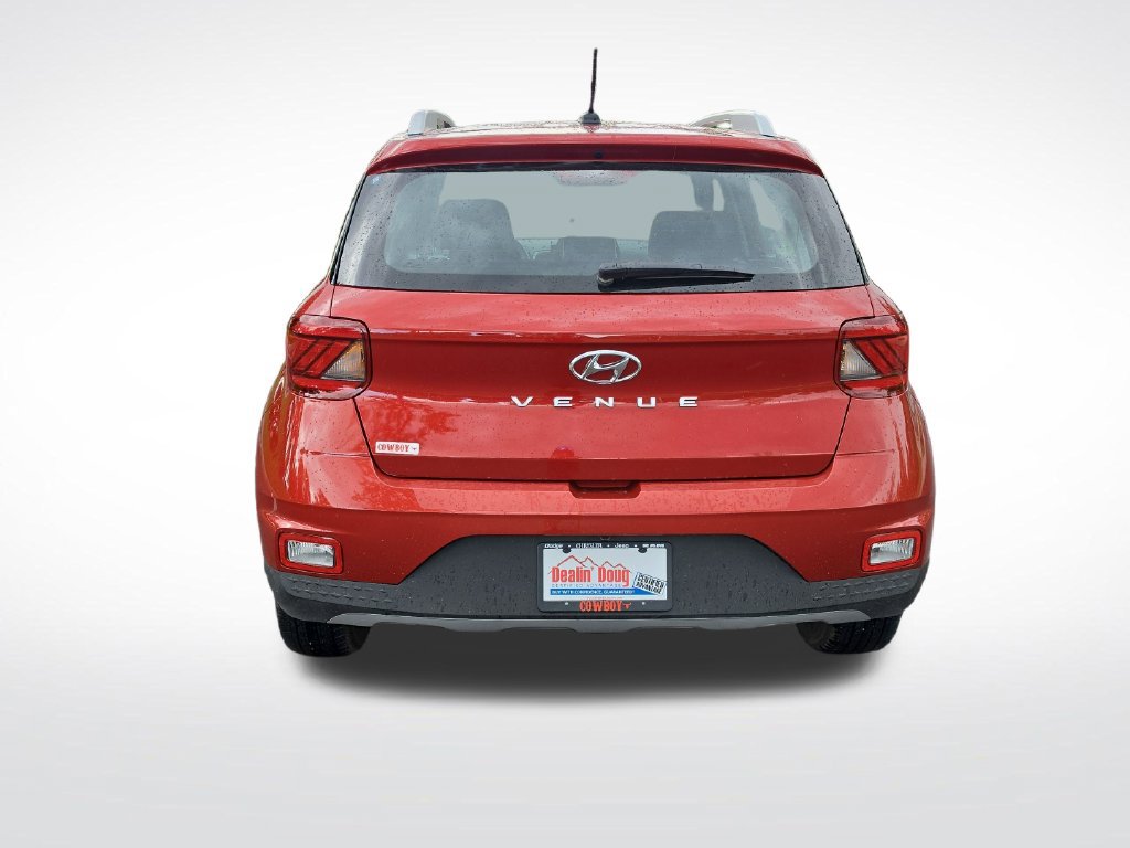Used 2024 Hyundai Venue Limited FWD image 4