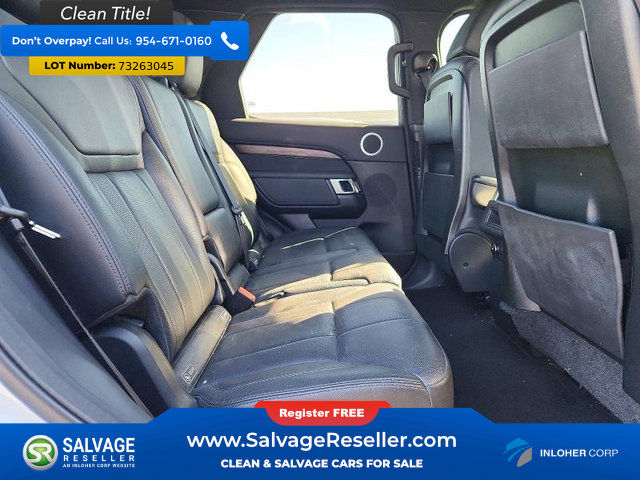 Used 2017 Land Rover Discovery SE image 15