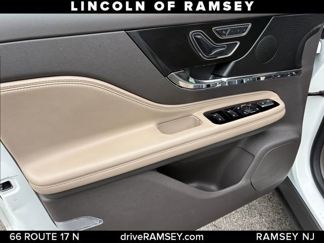 Used 2023 Lincoln Corsair AWD image 12