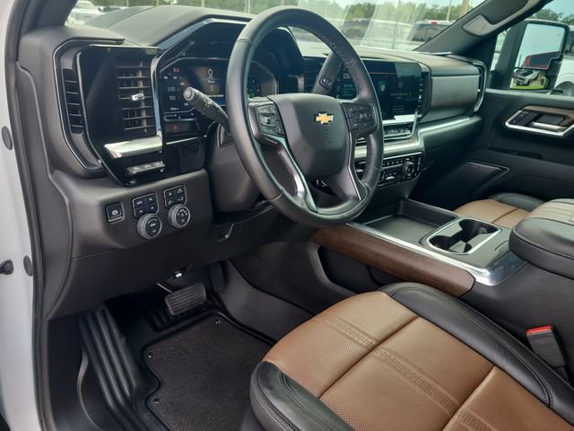 Used 2025 Chevrolet Silverado 3500 High Country w/ Technology Package AWD/4WD image 18