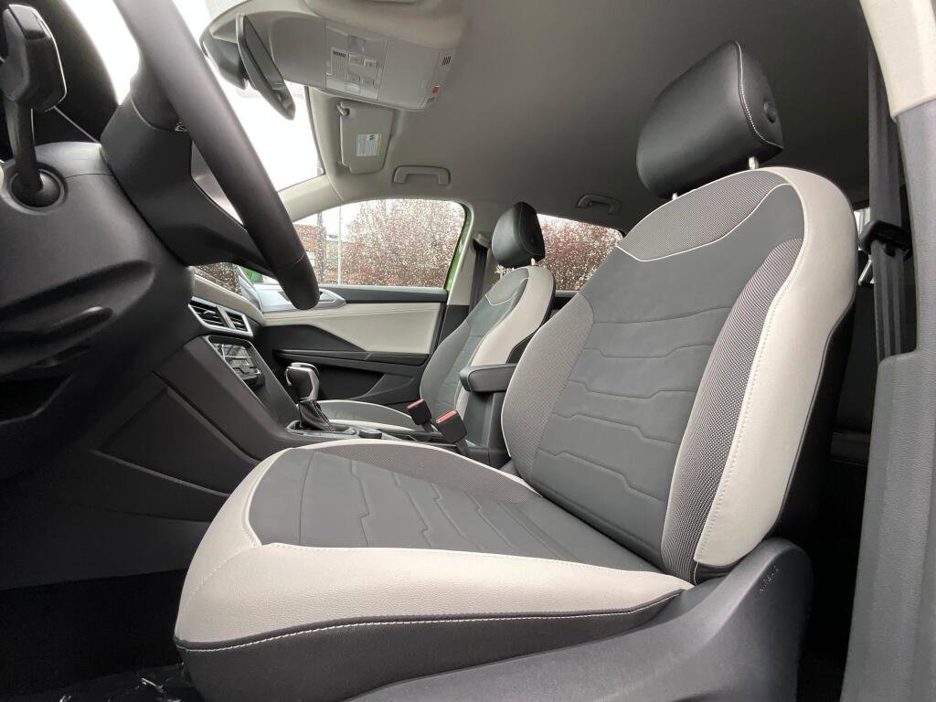 New 2026 Volkswagen Taos SE image 11