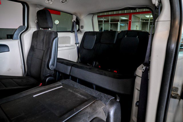 Used 2019 Dodge Grand Caravan SE FWD image 19