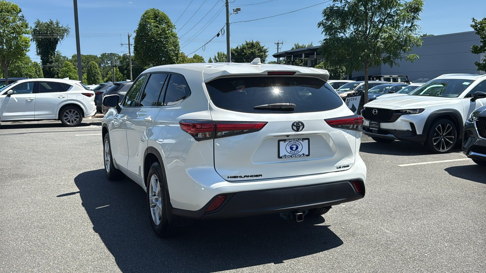 Used 2020 Toyota Highlander LE AWD/4WD image 6
