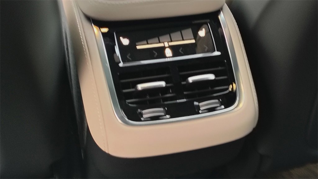 New 2026 Volvo XC90 B5 Plus image 27