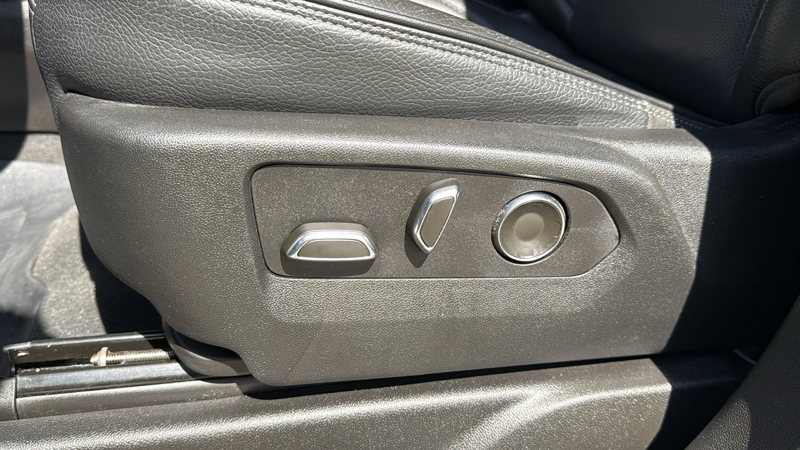 Used 2024 GMC Yukon Denali AWD/4WD image 14