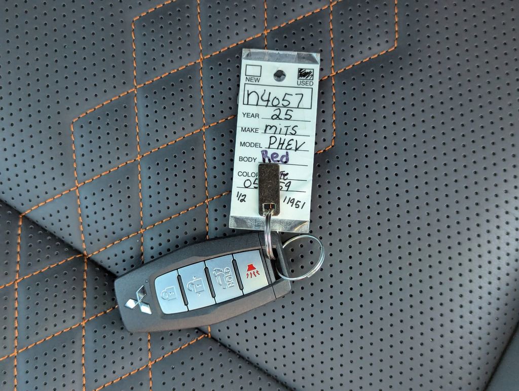 Used 2025 Mitsubishi Outlander 4WD Plug-In Hybrid image 42