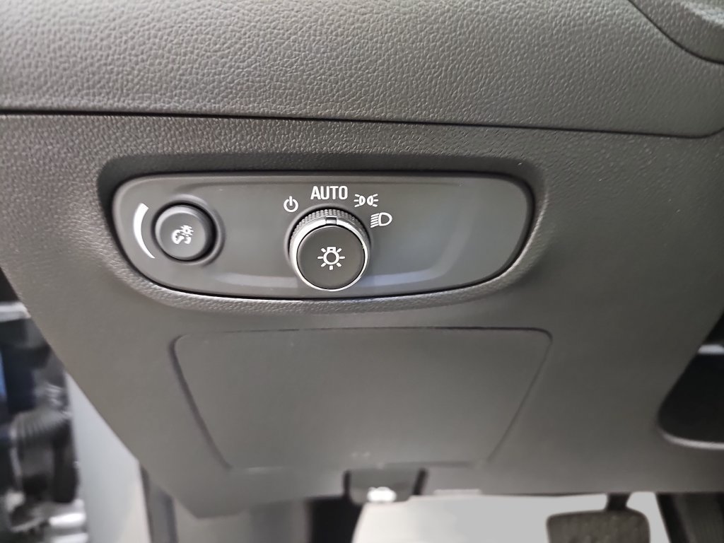 Certified 2024 Buick Encore GX Sport Touring w/ Advanced Technology Package AWD/4WD image 30