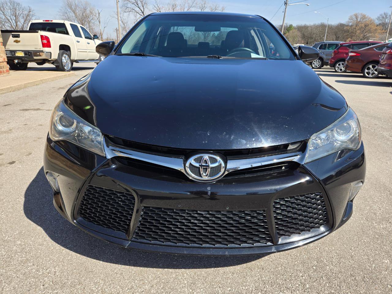 Used 2017 Toyota Camry SE FWD image 2