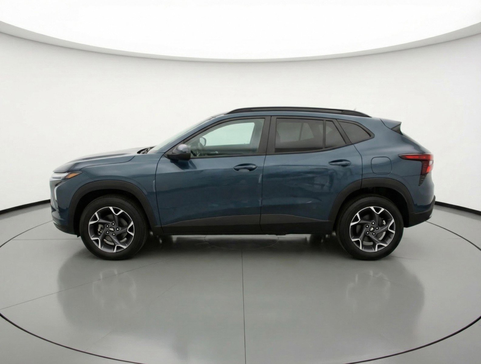 Used 2025 Chevrolet Trax LT FWD image 5