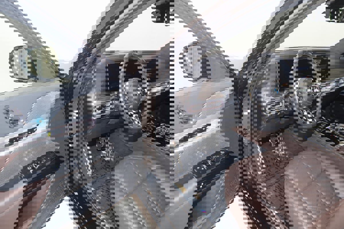 Used 2023 BMW 740i w/ Parking Assistance Package image 65