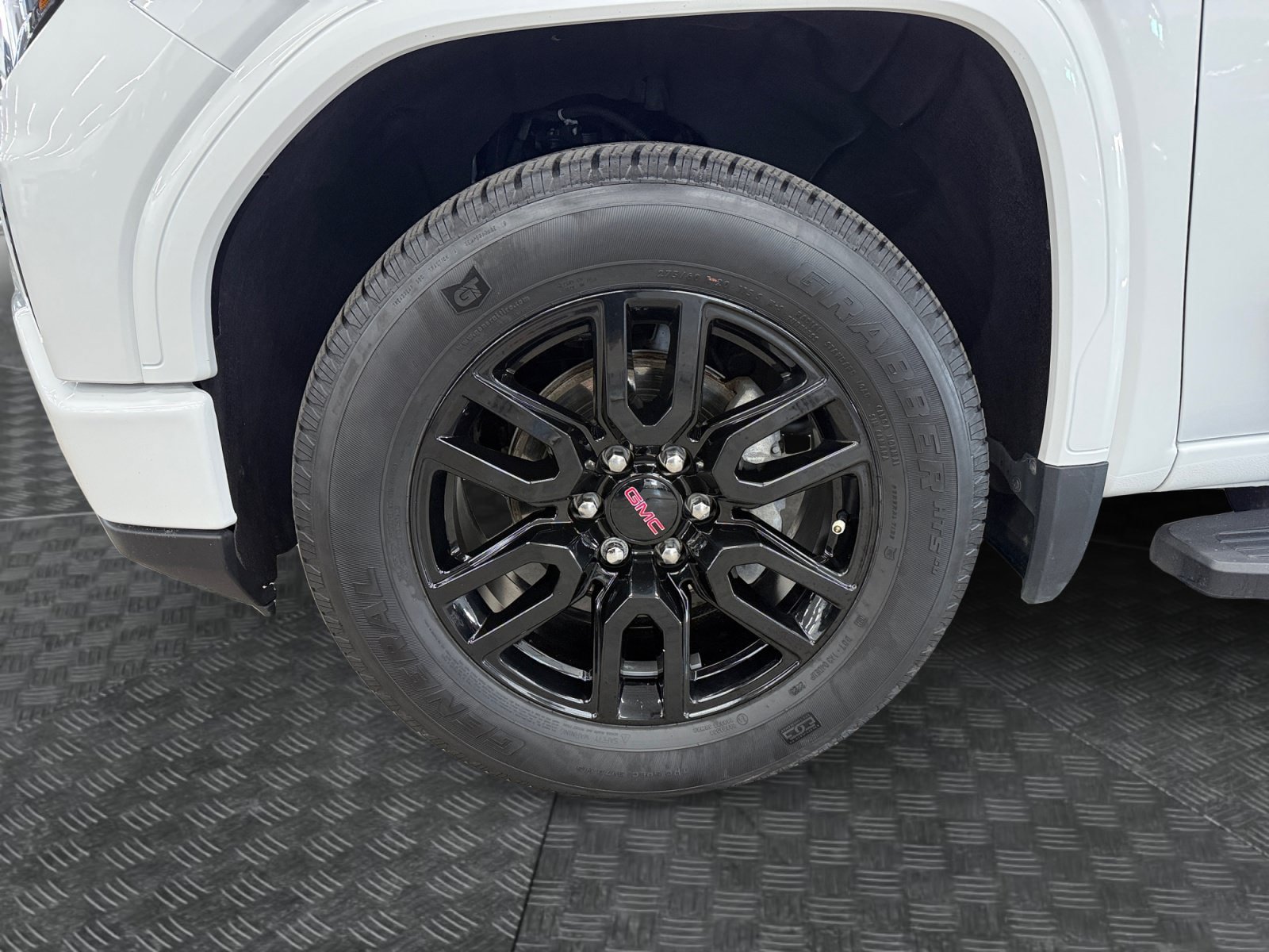 Used 2024 GMC Sierra 1500 Elevation w/ LPO, Elevation Black Package AWD/4WD image 32